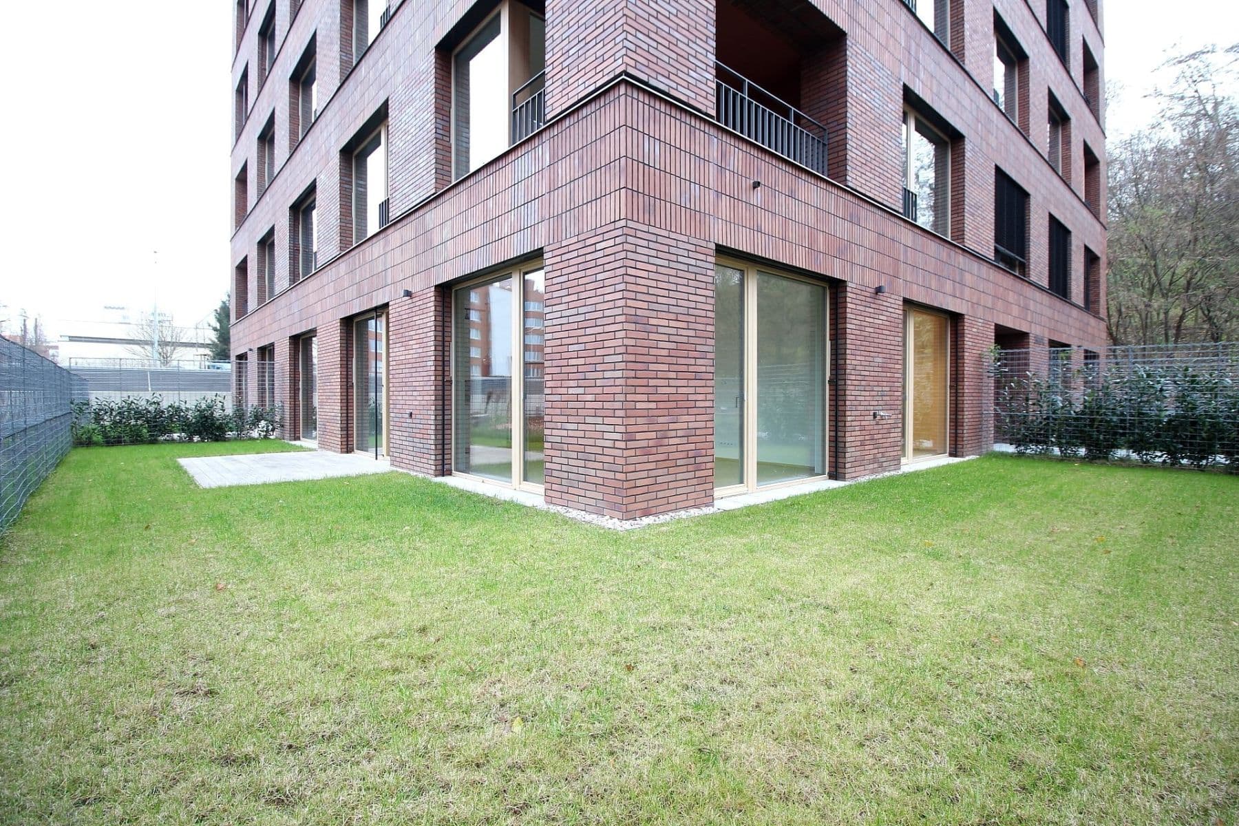 2 bedroom with open-plan kitchen flat to rent, 94 m², Pod Juliskou, Prague, Prague 2 bedroom with open-plan kitchen flat to rent, 94 m², Pod Juliskou, Prague, Prague