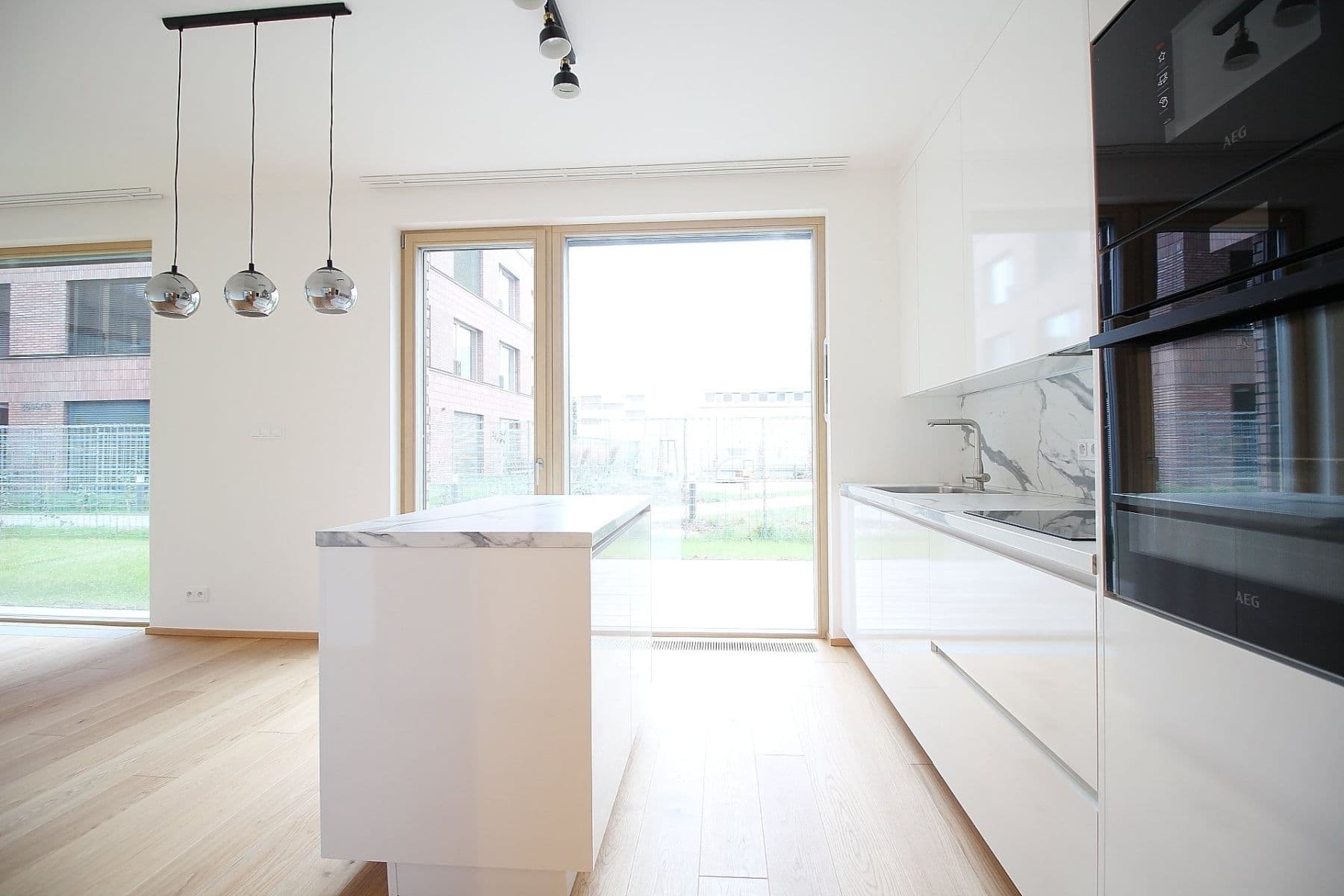 2 bedroom with open-plan kitchen flat to rent, 94 m², Pod Juliskou, Prague, Prague 2 bedroom with open-plan kitchen flat to rent, 94 m², Pod Juliskou, Prague, Prague