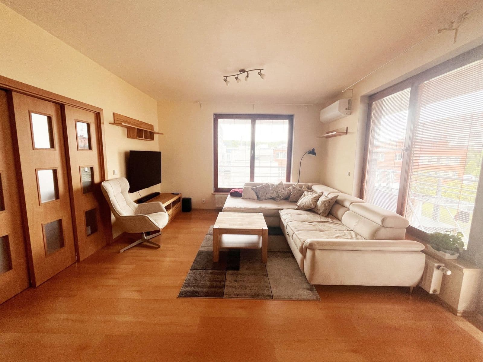 1 bedroom with open-plan kitchen flat to rent, 62 m², Jana Přibíka, Prague, Prague 1 bedroom with open-plan kitchen flat to rent, 62 m², Jana Přibíka, Prague, Prague