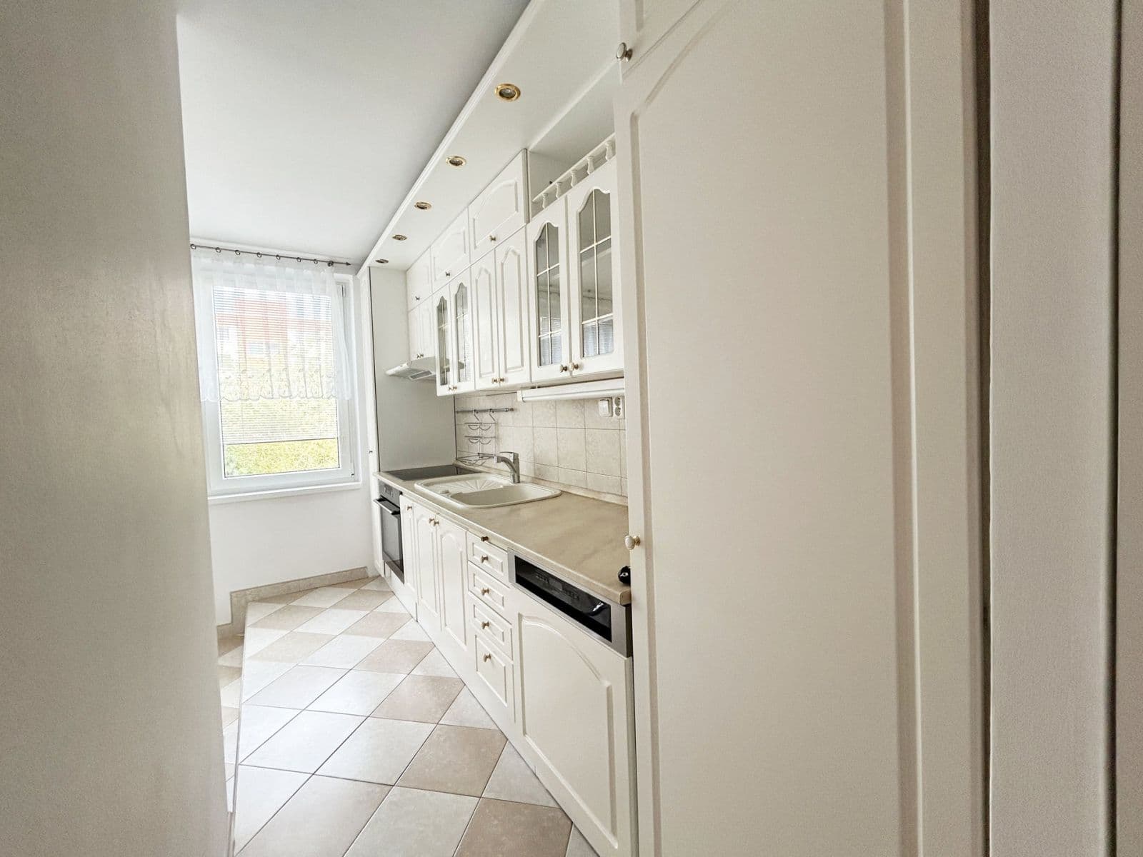 3 bedroom flat to rent, 69 m², Machatého, Prague, Prague 3 bedroom flat to rent, 69 m², Machatého, Prague, Prague