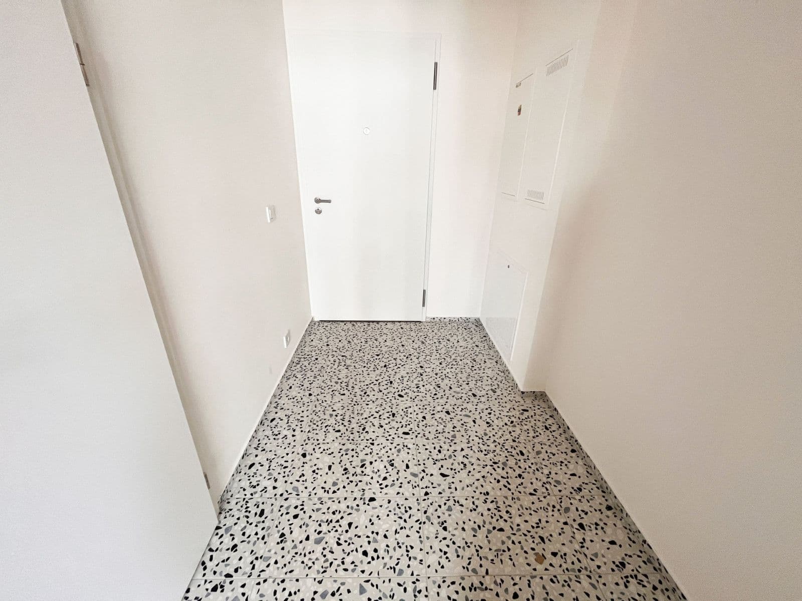 Studio flat to rent, 39 m², U Komína, Prague, Prague Studio flat to rent, 39 m², U Komína, Prague, Prague