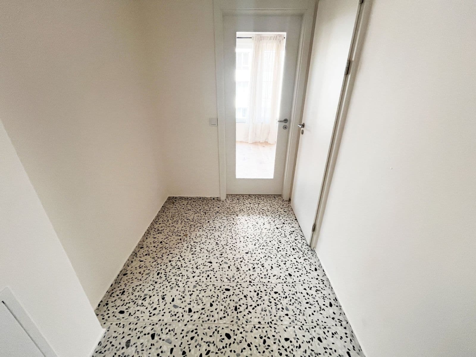 Studio flat to rent, 39 m², U Komína, Prague, Prague Studio flat to rent, 39 m², U Komína, Prague, Prague