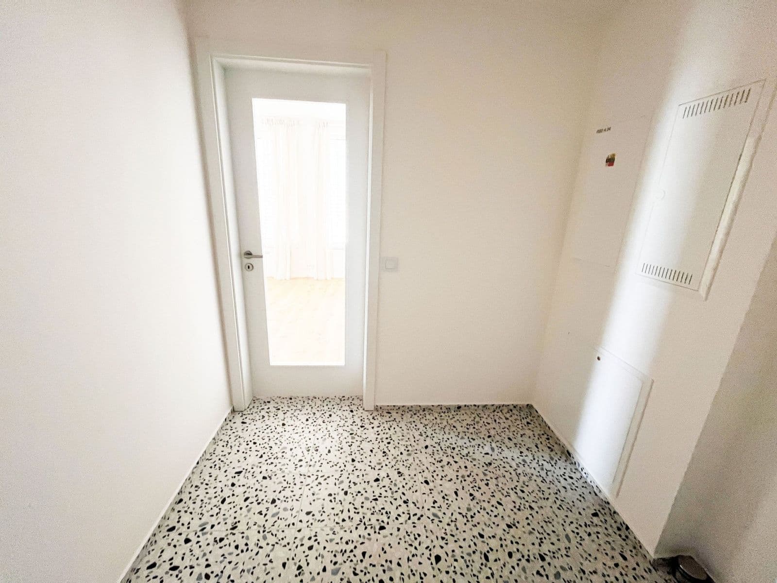 Studio flat to rent, 37 m², U Komína, Prague, Prague Studio flat to rent, 37 m², U Komína, Prague, Prague