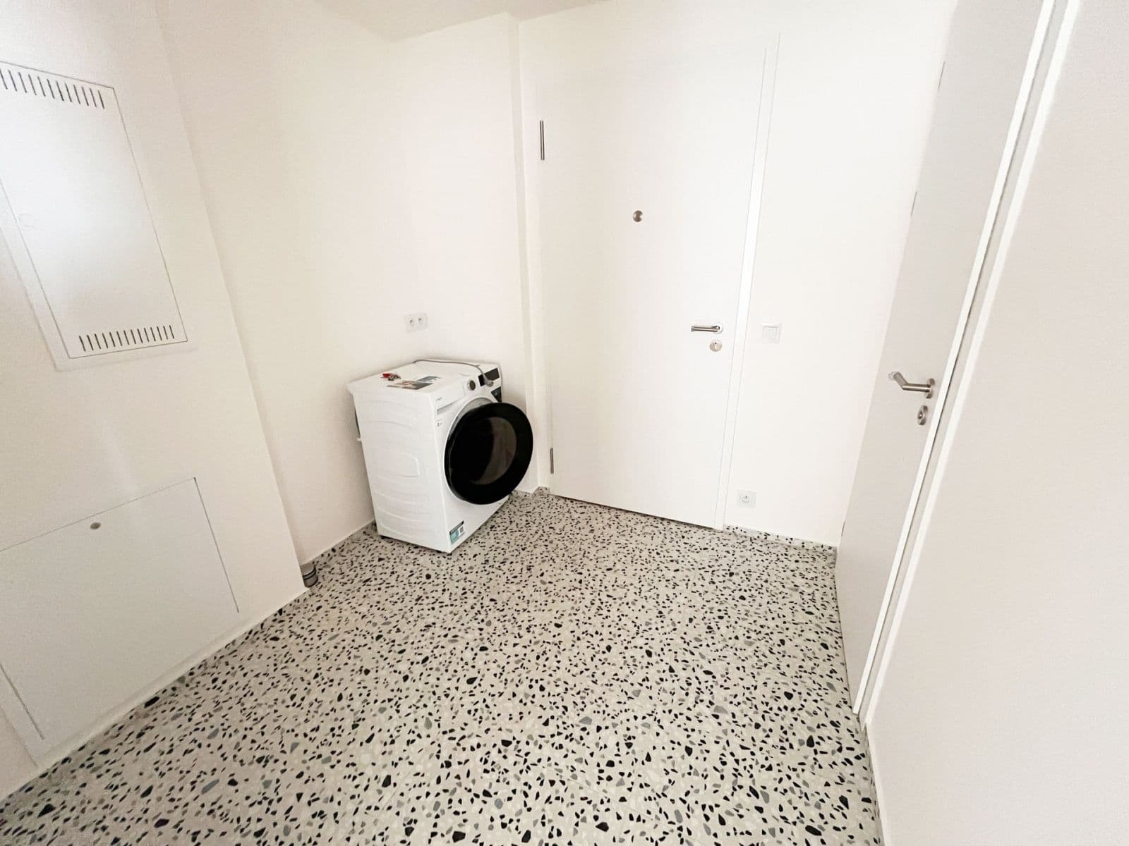 Studio flat to rent, 37 m², U Komína, Prague, Prague Studio flat to rent, 37 m², U Komína, Prague, Prague