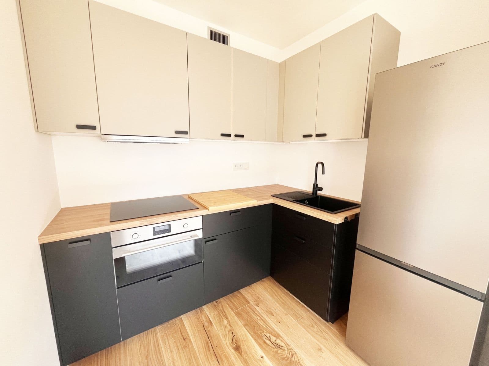 Studio flat to rent, 37 m², U Komína, Prague, Prague Studio flat to rent, 37 m², U Komína, Prague, Prague