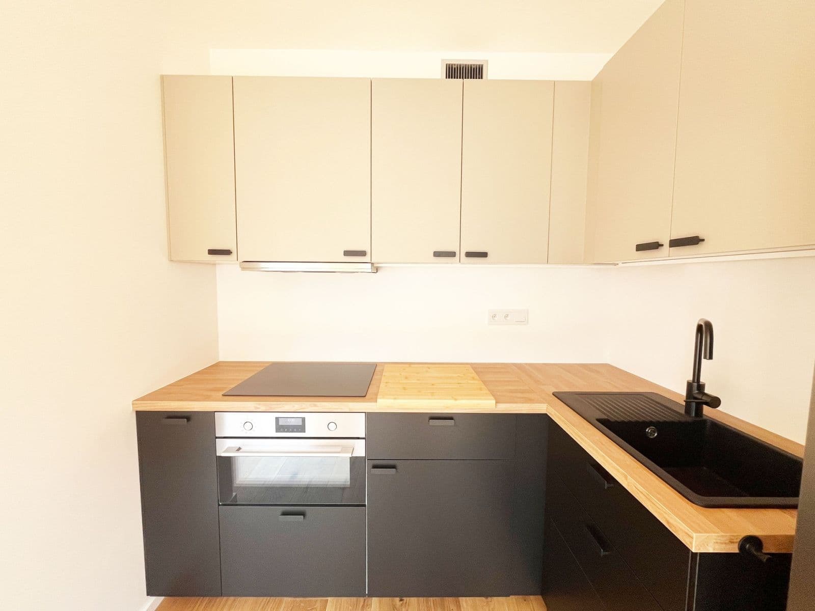 Studio flat to rent, 37 m², U Komína, Prague, Prague Studio flat to rent, 37 m², U Komína, Prague, Prague
