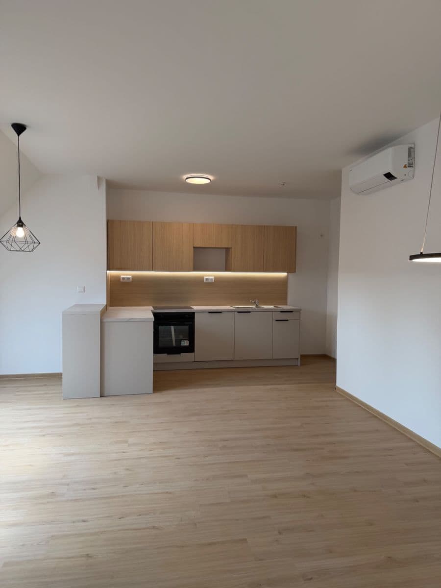 2 bedroom with open-plan kitchen flat to rent, 94 m², Horova, Ústí nad Labem, Ústecký Region 2 bedroom with open-plan kitchen flat to rent, 94 m², Horova, Ústí nad Labem, Ústecký Region