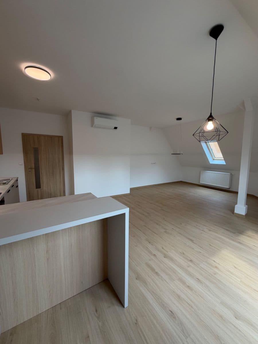 2 bedroom with open-plan kitchen flat to rent, 94 m², Horova, Ústí nad Labem, Ústecký Region 2 bedroom with open-plan kitchen flat to rent, 94 m², Horova, Ústí nad Labem, Ústecký Region