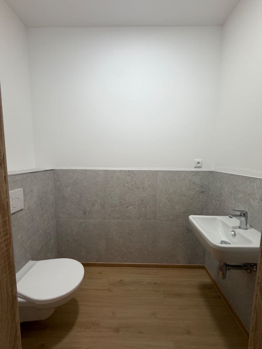 2 bedroom with open-plan kitchen flat to rent, 94 m², Horova, Ústí nad Labem, Ústecký Region 2 bedroom with open-plan kitchen flat to rent, 94 m², Horova, Ústí nad Labem, Ústecký Region