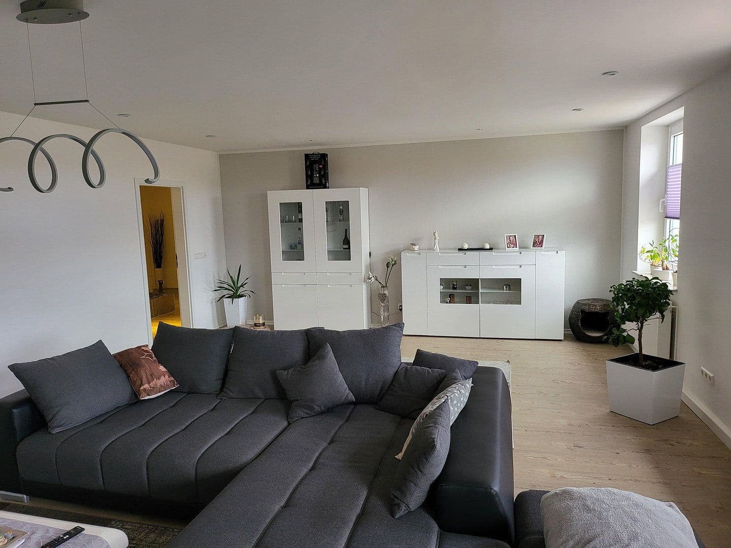 3 bedroom with open-plan kitchen flat to rent, 200 m², Waldenburger Straße 87, Glauchau, Saxony 3 bedroom with open-plan kitchen flat to rent, 200 m², Waldenburger Straße 87, Glauchau, Saxony