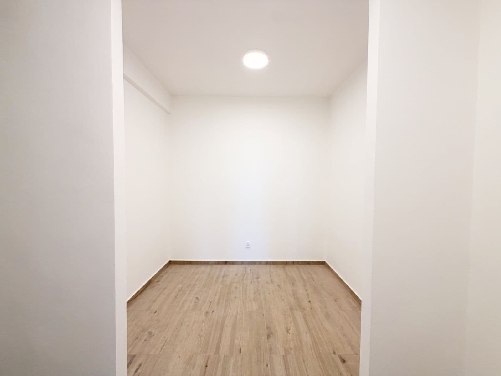 1 bedroom with open-plan kitchen flat to rent, 75 m², náměstí doktora Edvarda Beneše, Liberec, Liberecký Region 1 bedroom with open-plan kitchen flat to rent, 75 m², náměstí doktora Edvarda Beneše, Liberec, Liberecký Region