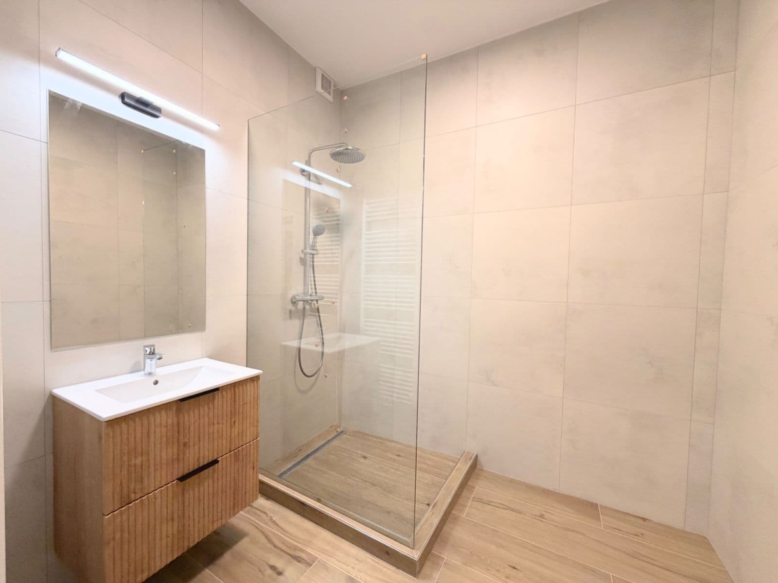 1 bedroom with open-plan kitchen flat to rent, 75 m², náměstí doktora Edvarda Beneše, Liberec, Liberecký Region 1 bedroom with open-plan kitchen flat to rent, 75 m², náměstí doktora Edvarda Beneše, Liberec, Liberecký Region