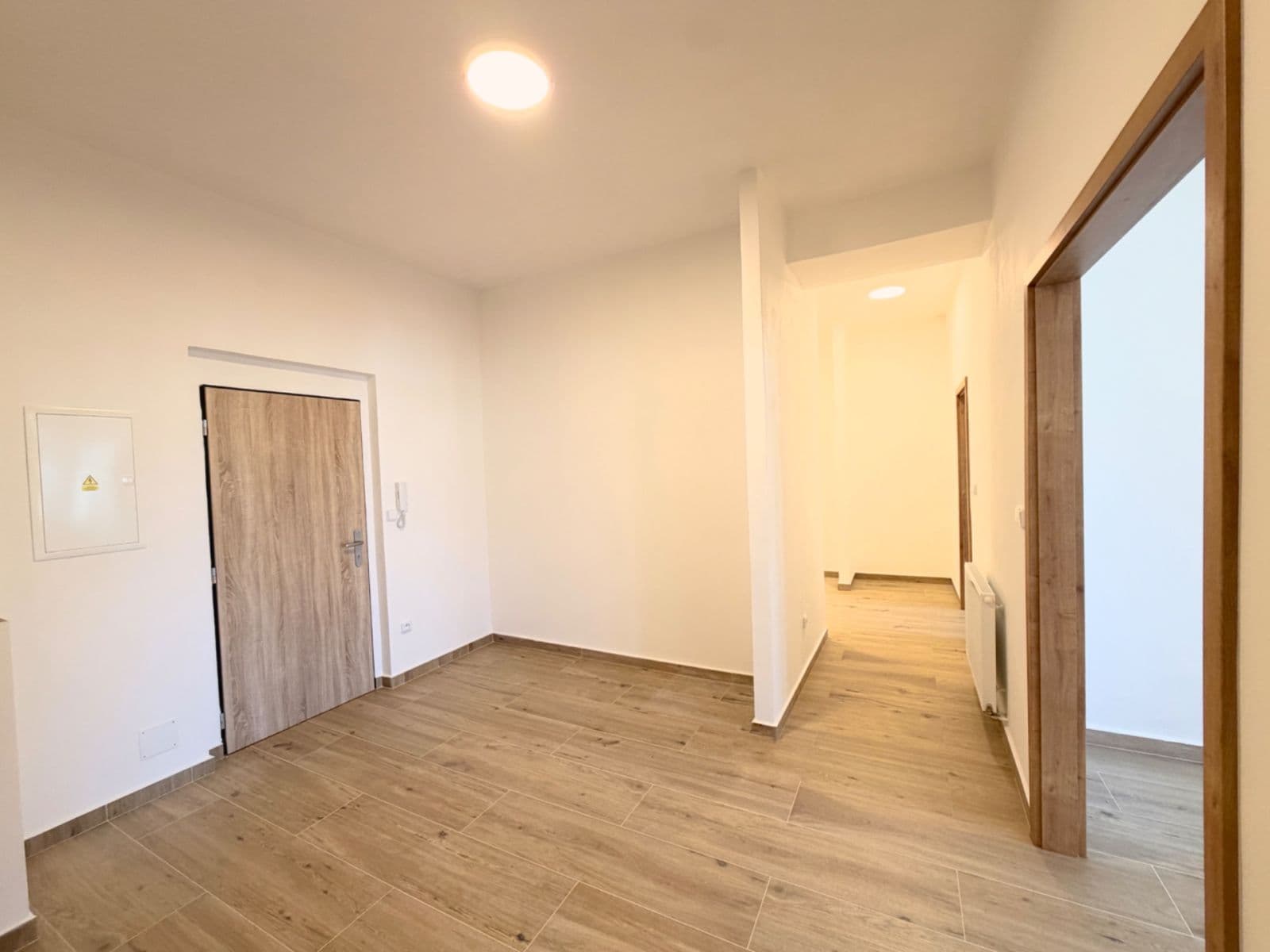 1 bedroom with open-plan kitchen flat to rent, 75 m², náměstí doktora Edvarda Beneše, Liberec, Liberecký Region 1 bedroom with open-plan kitchen flat to rent, 75 m², náměstí doktora Edvarda Beneše, Liberec, Liberecký Region