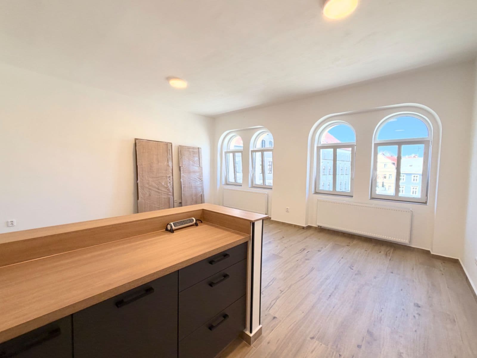 1 bedroom with open-plan kitchen flat to rent, 75 m², náměstí doktora Edvarda Beneše, Liberec, Liberecký Region 1 bedroom with open-plan kitchen flat to rent, 75 m², náměstí doktora Edvarda Beneše, Liberec, Liberecký Region