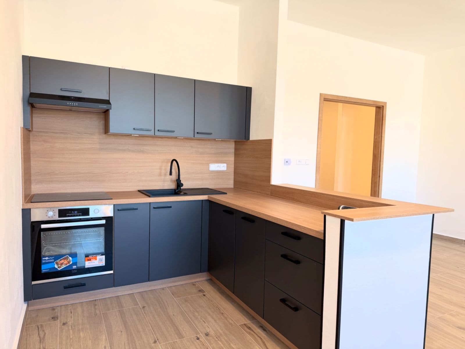 1 bedroom with open-plan kitchen flat to rent, 75 m², náměstí doktora Edvarda Beneše, Liberec, Liberecký Region 1 bedroom with open-plan kitchen flat to rent, 75 m², náměstí doktora Edvarda Beneše, Liberec, Liberecký Region