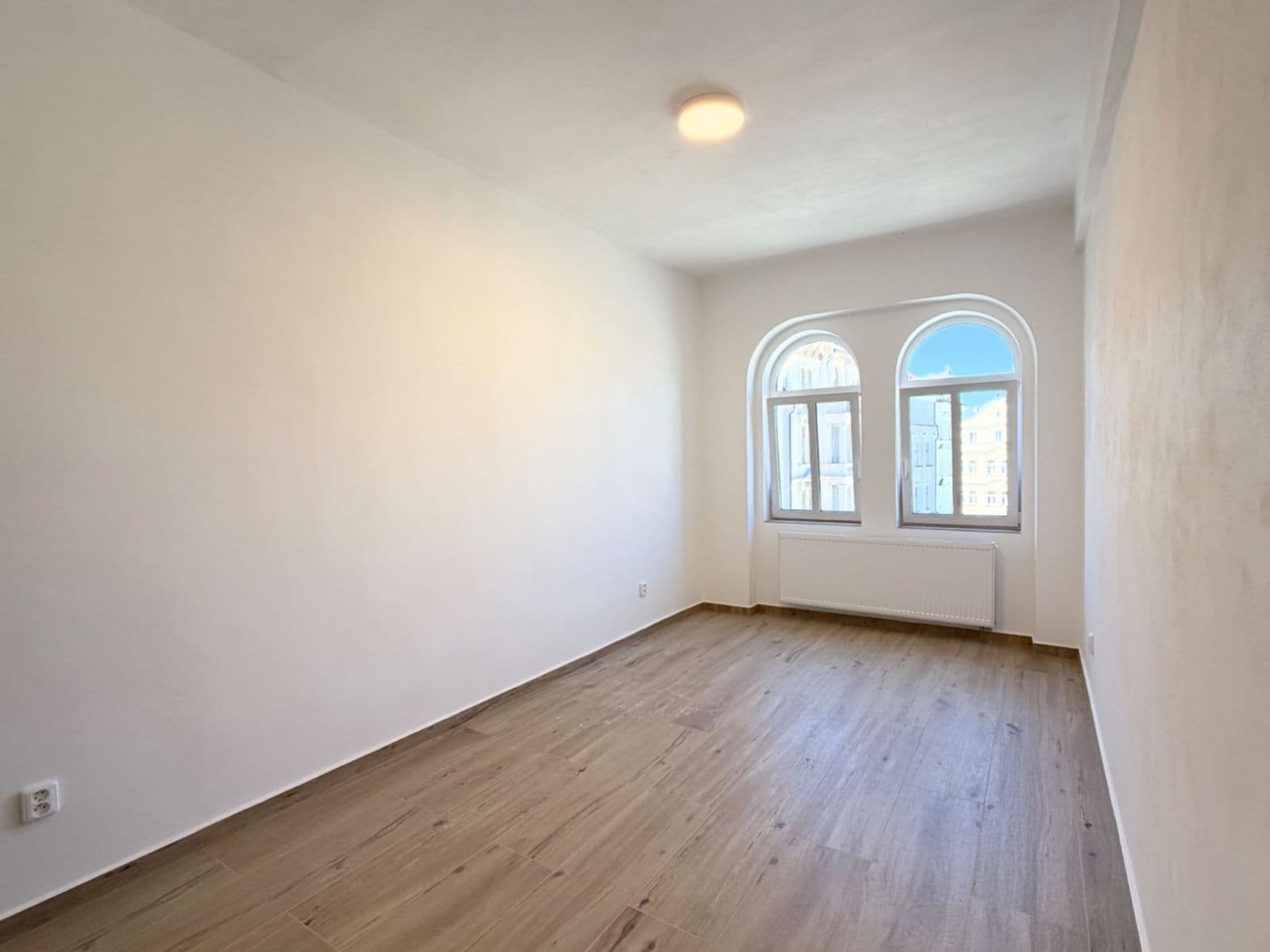 1 bedroom with open-plan kitchen flat to rent, 75 m², náměstí doktora Edvarda Beneše, Liberec, Liberecký Region 1 bedroom with open-plan kitchen flat to rent, 75 m², náměstí doktora Edvarda Beneše, Liberec, Liberecký Region