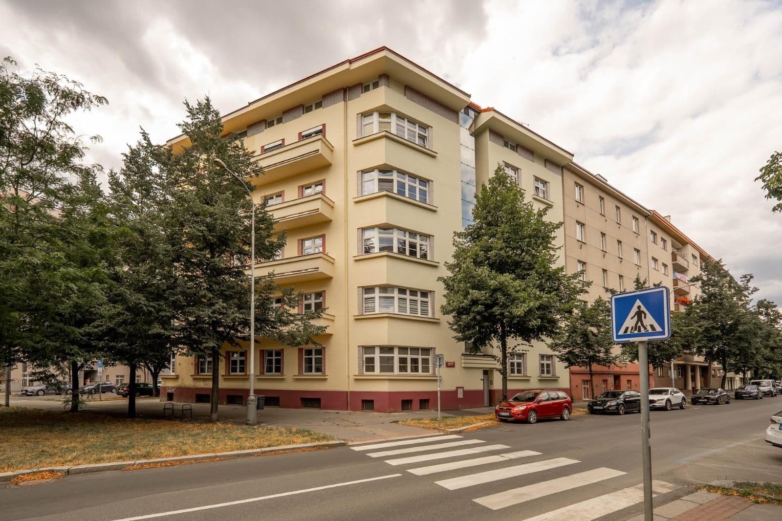 2 bedroom with open-plan kitchen flat to rent, 65 m², U Uranie, Prague, Prague 2 bedroom with open-plan kitchen flat to rent, 65 m², U Uranie, Prague, Prague