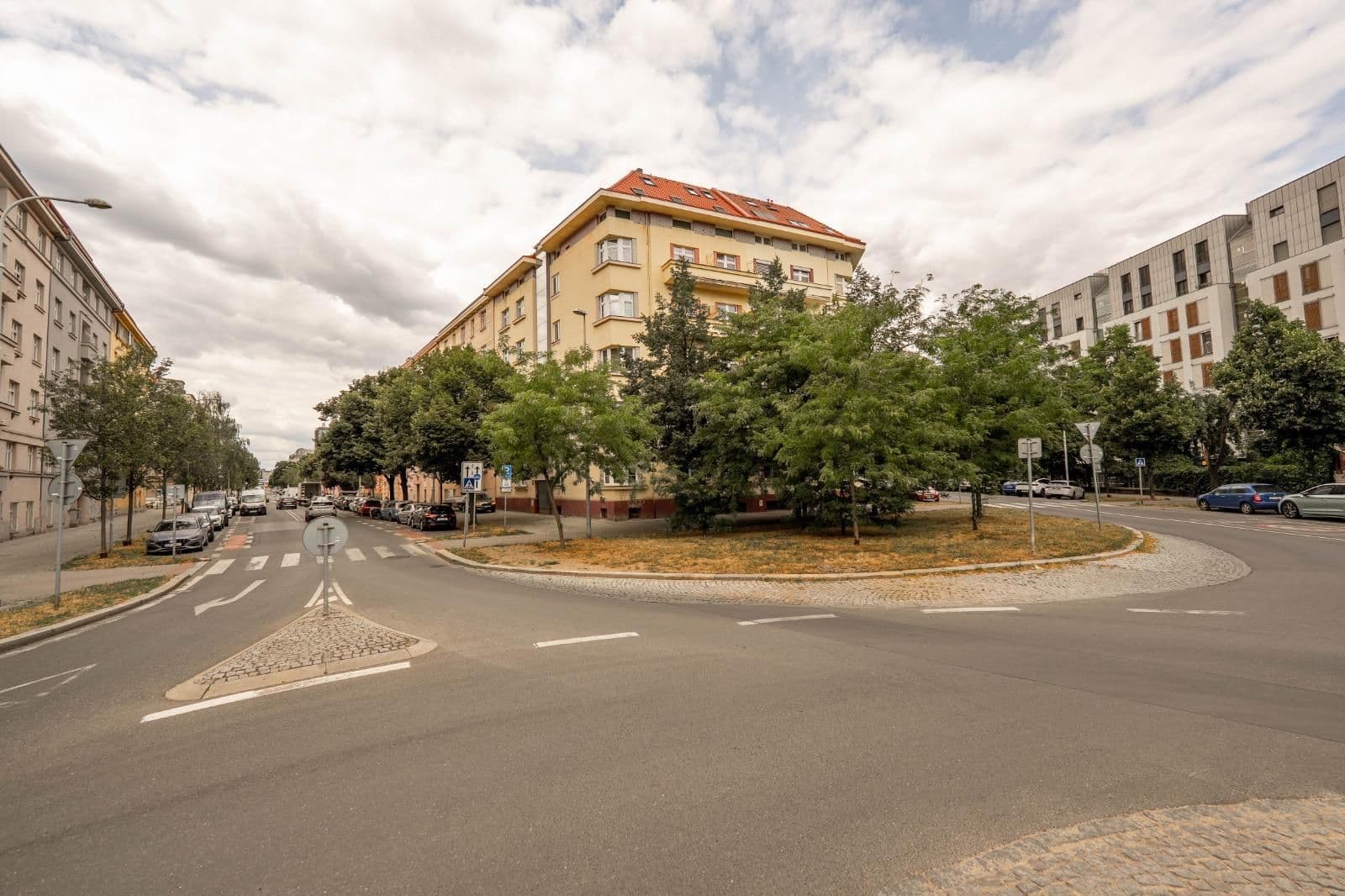 2 bedroom with open-plan kitchen flat to rent, 65 m², U Uranie, Prague, Prague 2 bedroom with open-plan kitchen flat to rent, 65 m², U Uranie, Prague, Prague