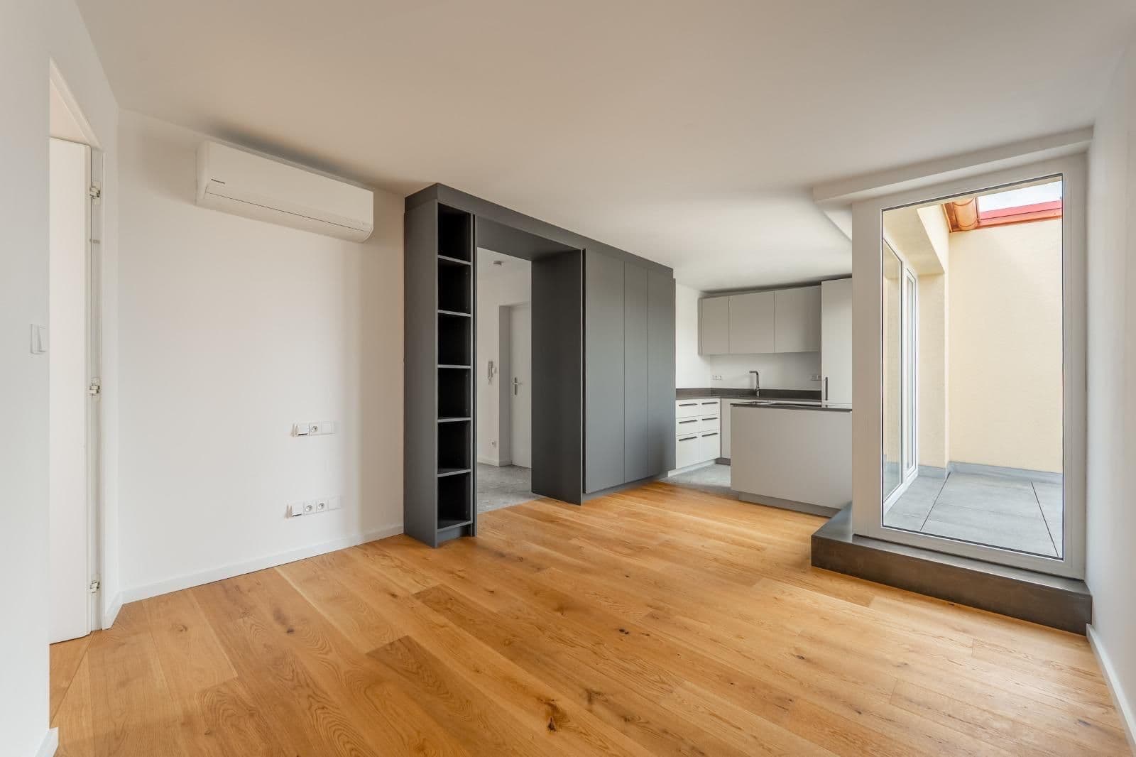2 bedroom with open-plan kitchen flat to rent, 65 m², U Uranie, Prague, Prague 2 bedroom with open-plan kitchen flat to rent, 65 m², U Uranie, Prague, Prague