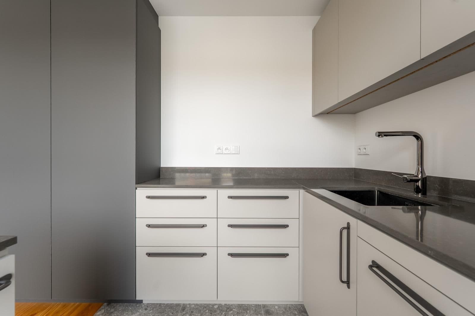 2 bedroom with open-plan kitchen flat to rent, 65 m², U Uranie, Prague, Prague 2 bedroom with open-plan kitchen flat to rent, 65 m², U Uranie, Prague, Prague
