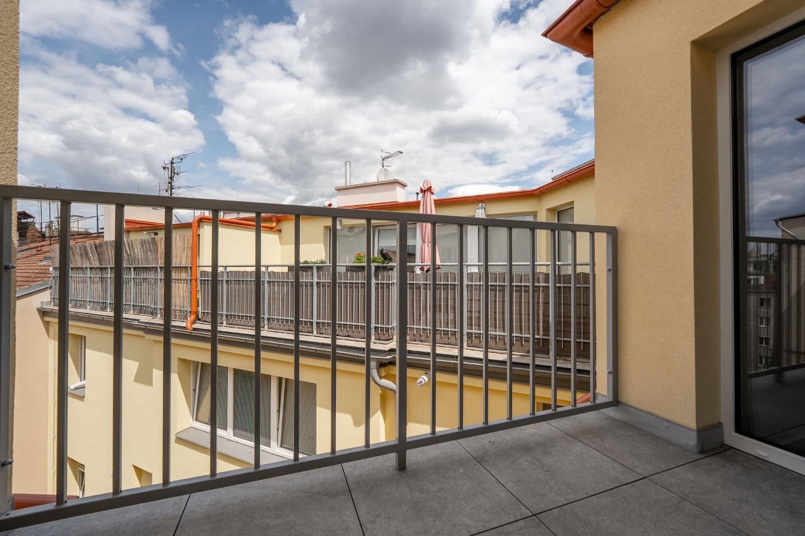 2 bedroom with open-plan kitchen flat to rent, 65 m², U Uranie, Prague, Prague 2 bedroom with open-plan kitchen flat to rent, 65 m², U Uranie, Prague, Prague