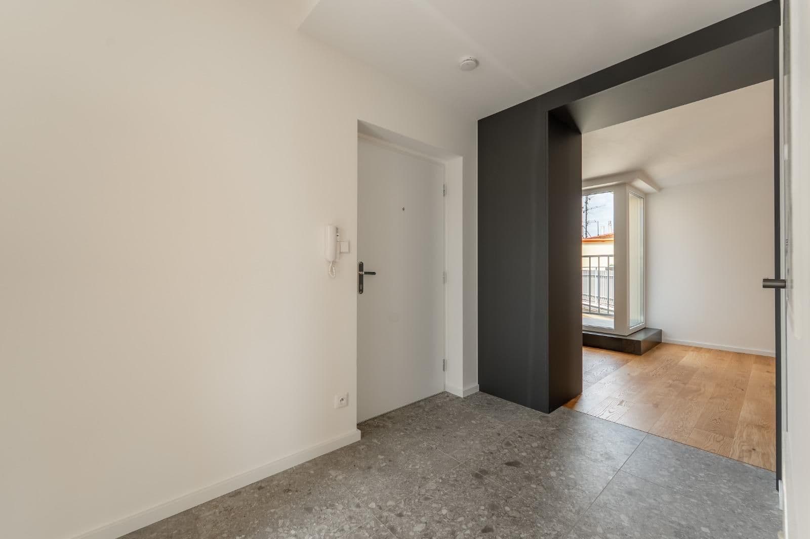 2 bedroom with open-plan kitchen flat to rent, 65 m², U Uranie, Prague, Prague 2 bedroom with open-plan kitchen flat to rent, 65 m², U Uranie, Prague, Prague