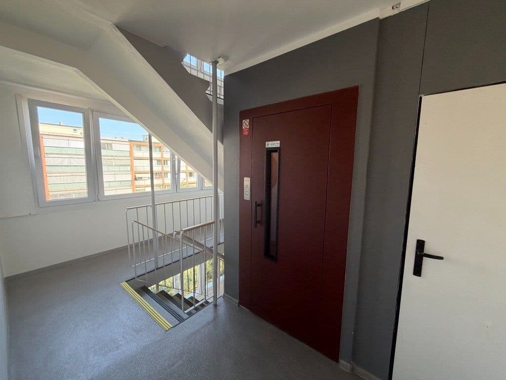 2 bedroom with open-plan kitchen flat to rent, 54 m², Kaplická, Prague, Prague 2 bedroom with open-plan kitchen flat to rent, 54 m², Kaplická, Prague, Prague