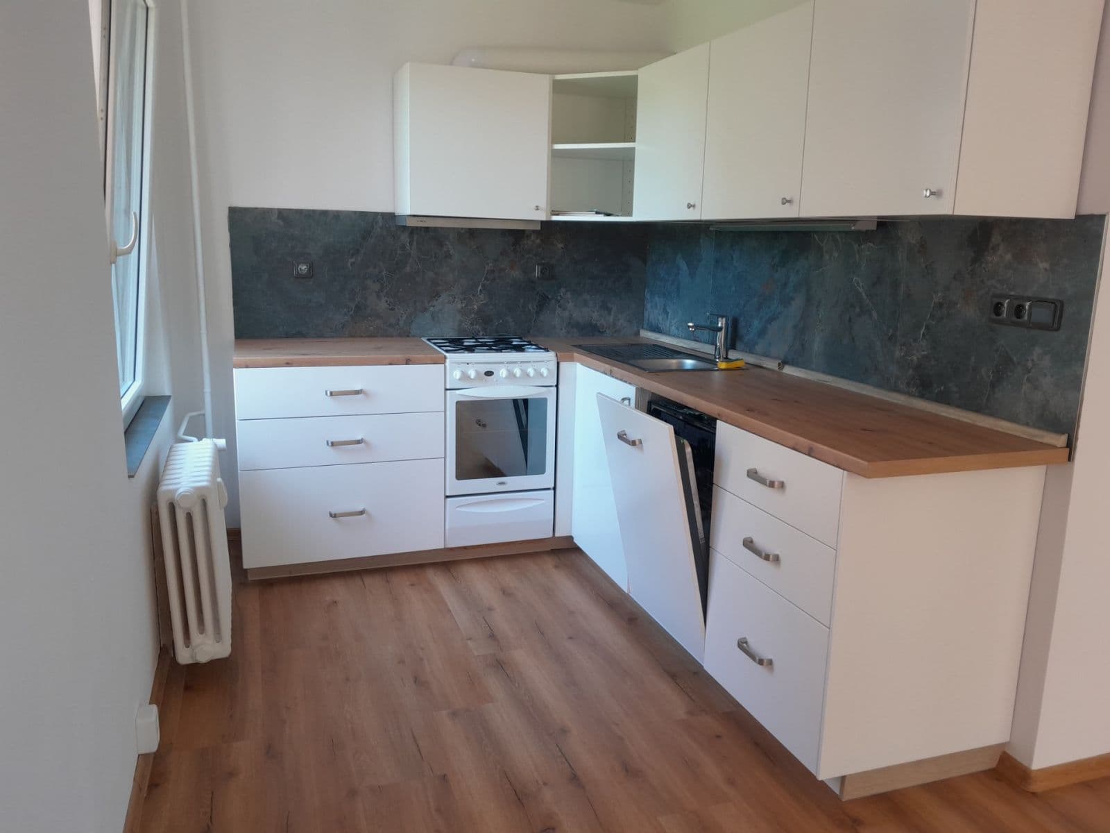 2 bedroom with open-plan kitchen flat to rent, 69 m², Nezvalova, Litoměřice, Ústecký Region 2 bedroom with open-plan kitchen flat to rent, 69 m², Nezvalova, Litoměřice, Ústecký Region