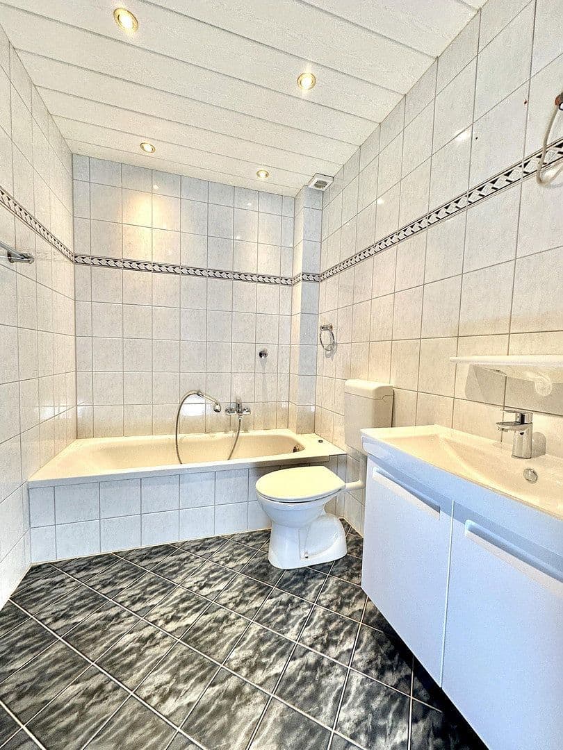 3 bedroom flat to rent, 93 m², Rathelbeckstrasse 350, Düsseldorf, North Rhine-Westphalia 3 bedroom flat to rent, 93 m², Rathelbeckstrasse 350, Düsseldorf, North Rhine-Westphalia