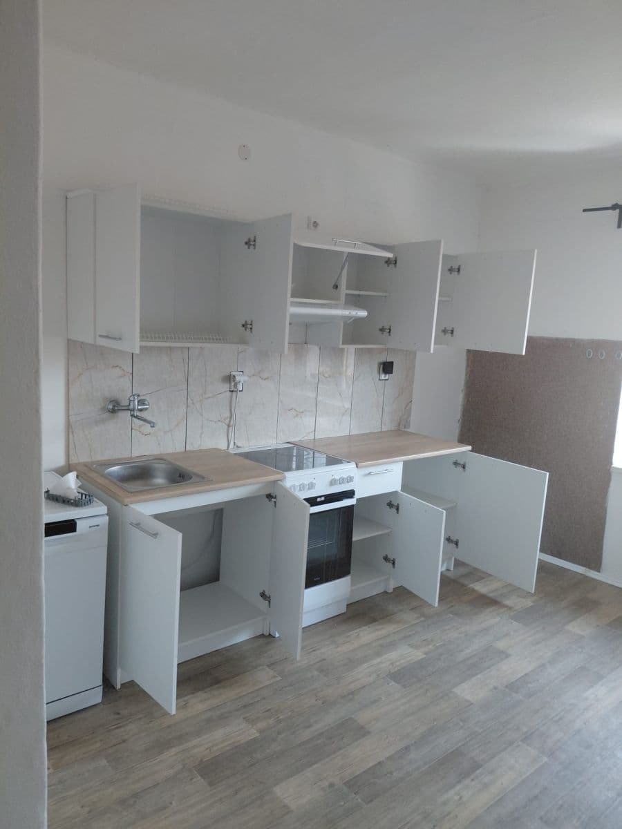 2 bedroom flat to rent, 93 m², Třebízského, Sadská, Středočeský Region 2 bedroom flat to rent, 93 m², Třebízského, Sadská, Středočeský Region