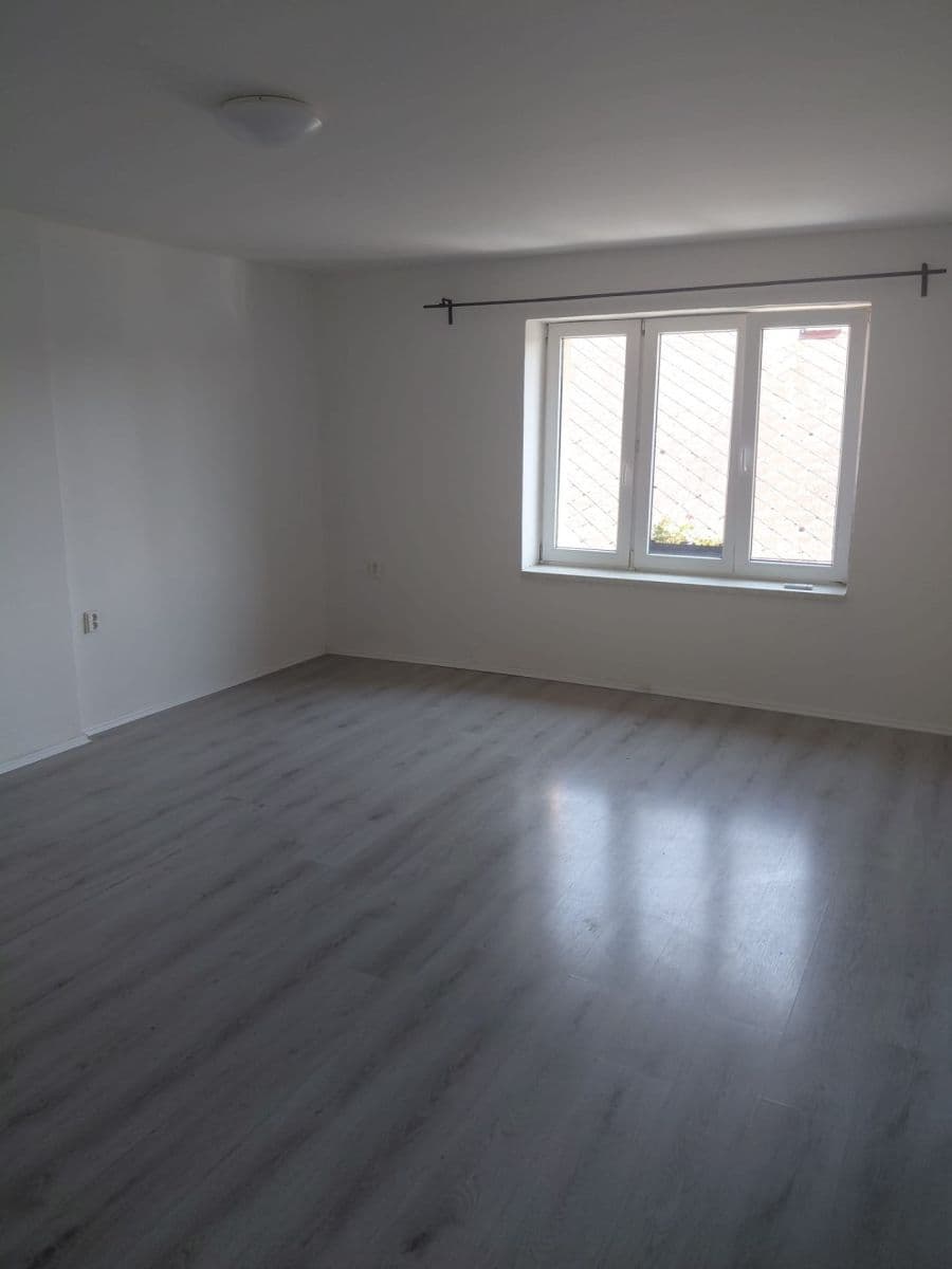 2 bedroom flat to rent, 93 m², Třebízského, Sadská, Středočeský Region 2 bedroom flat to rent, 93 m², Třebízského, Sadská, Středočeský Region