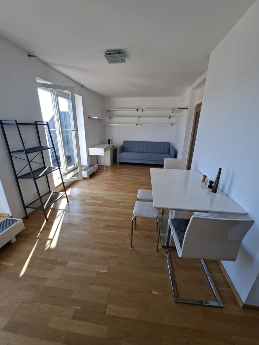 1 bedroom with open-plan kitchen flat for sale, 69 m², Moskevská, Prague, Prague 1 bedroom with open-plan kitchen flat for sale, 69 m², Moskevská, Prague, Prague