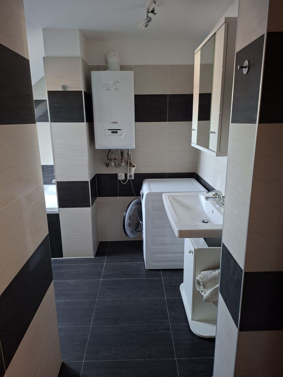 1 bedroom with open-plan kitchen flat for sale, 69 m², Moskevská, Prague, Prague 1 bedroom with open-plan kitchen flat for sale, 69 m², Moskevská, Prague, Prague