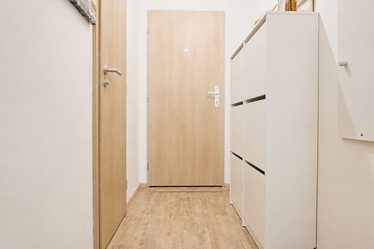 Studio flat to rent, 32 m², V Honech, Klecany, Středočeský Region Studio flat to rent, 32 m², V Honech, Klecany, Středočeský Region
