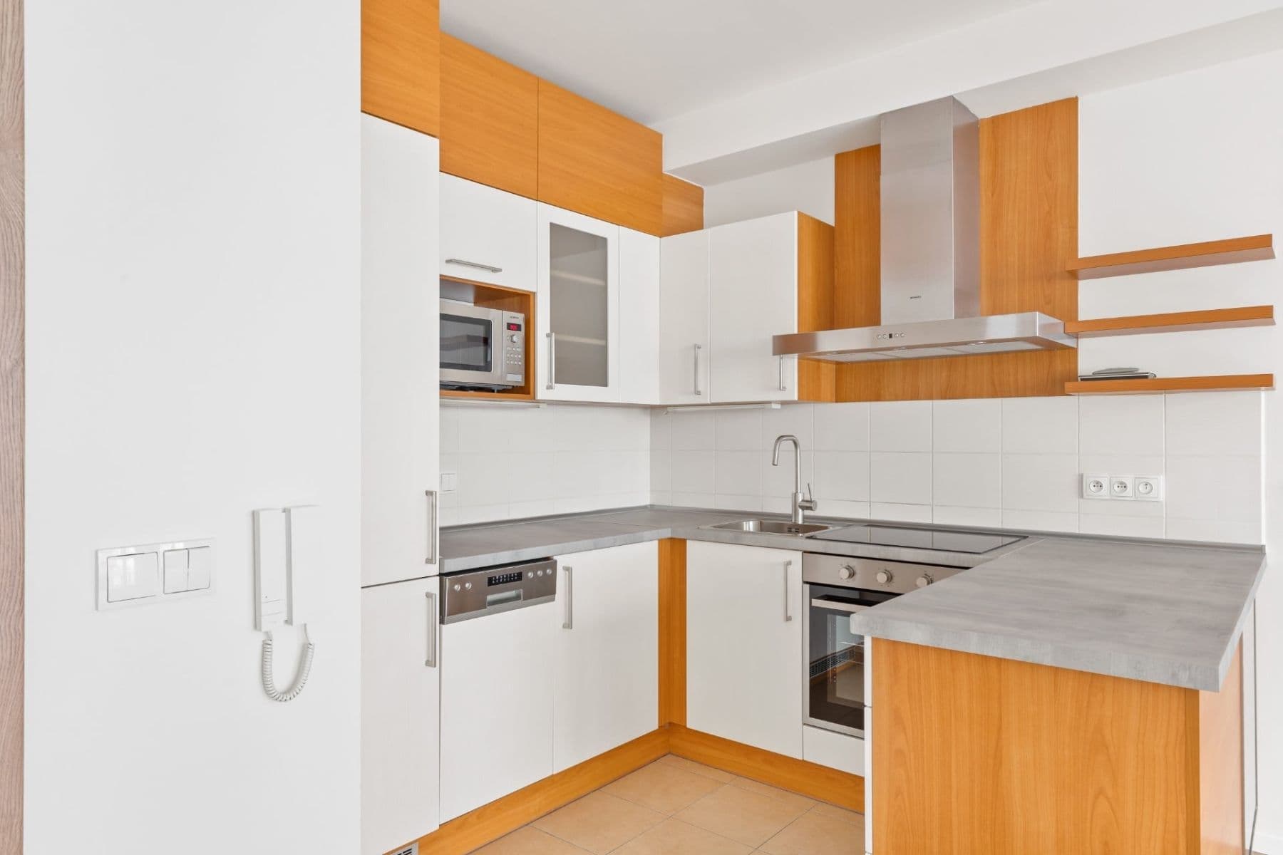 2 bedroom with open-plan kitchen flat to rent, 71 m², Anny Rybníčkové, Prague, Prague 2 bedroom with open-plan kitchen flat to rent, 71 m², Anny Rybníčkové, Prague, Prague