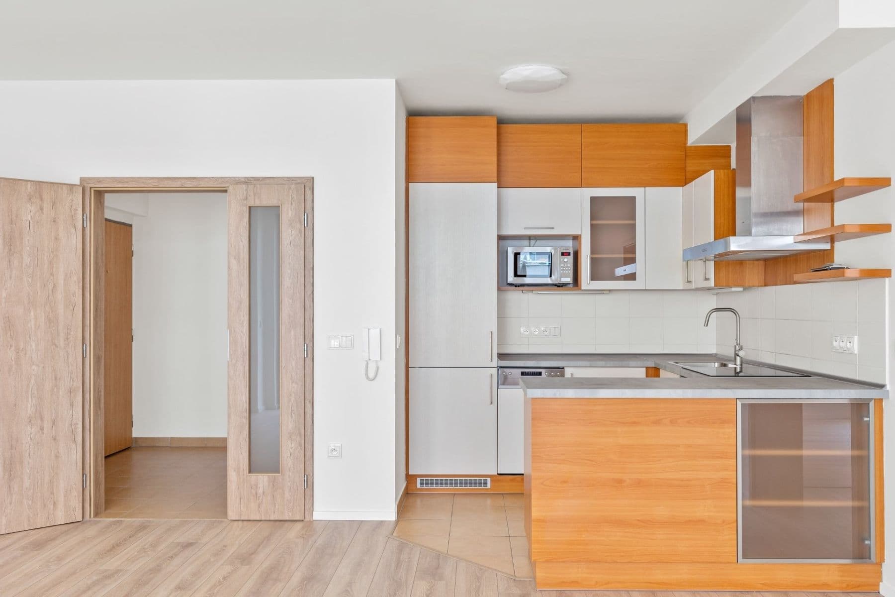2 bedroom with open-plan kitchen flat to rent, 71 m², Anny Rybníčkové, Prague, Prague 2 bedroom with open-plan kitchen flat to rent, 71 m², Anny Rybníčkové, Prague, Prague