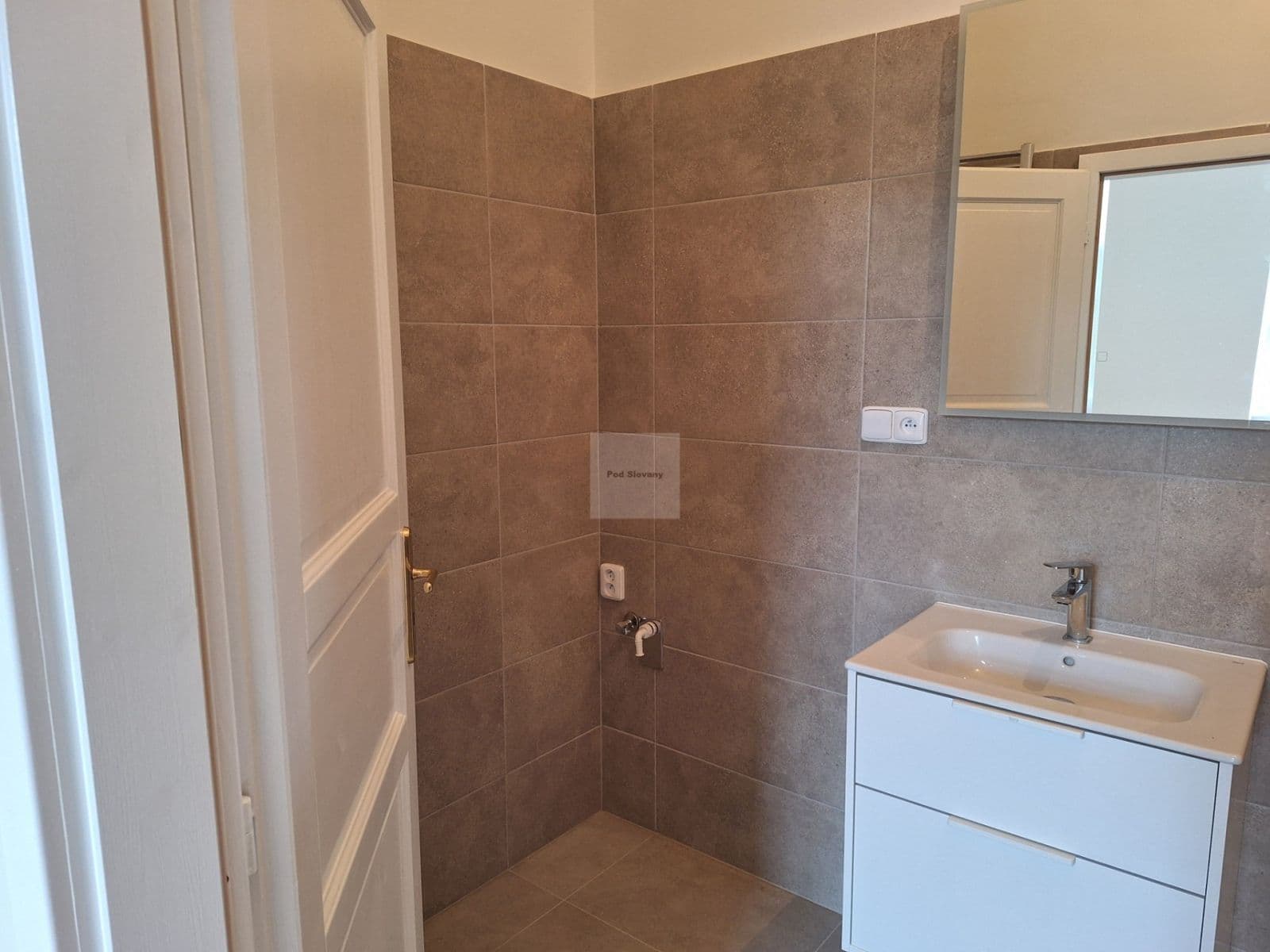2 bedroom flat to rent, 67 m², Pod Slovany, Prague, Prague 2 bedroom flat to rent, 67 m², Pod Slovany, Prague, Prague