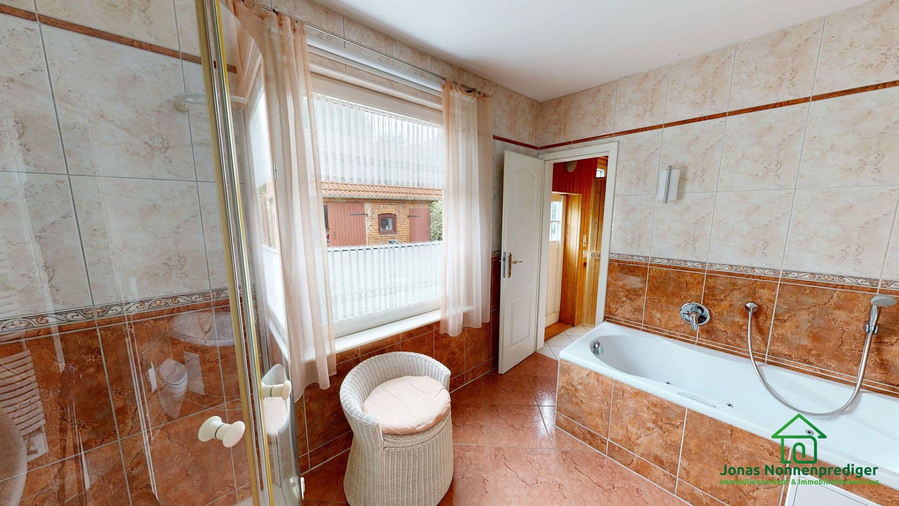 house for sale, 296 m², Gadebuscher Straße 136, Schwerin, Mecklenburg-Vorpommern house for sale, 296 m², Gadebuscher Straße 136, Schwerin, Mecklenburg-Vorpommern