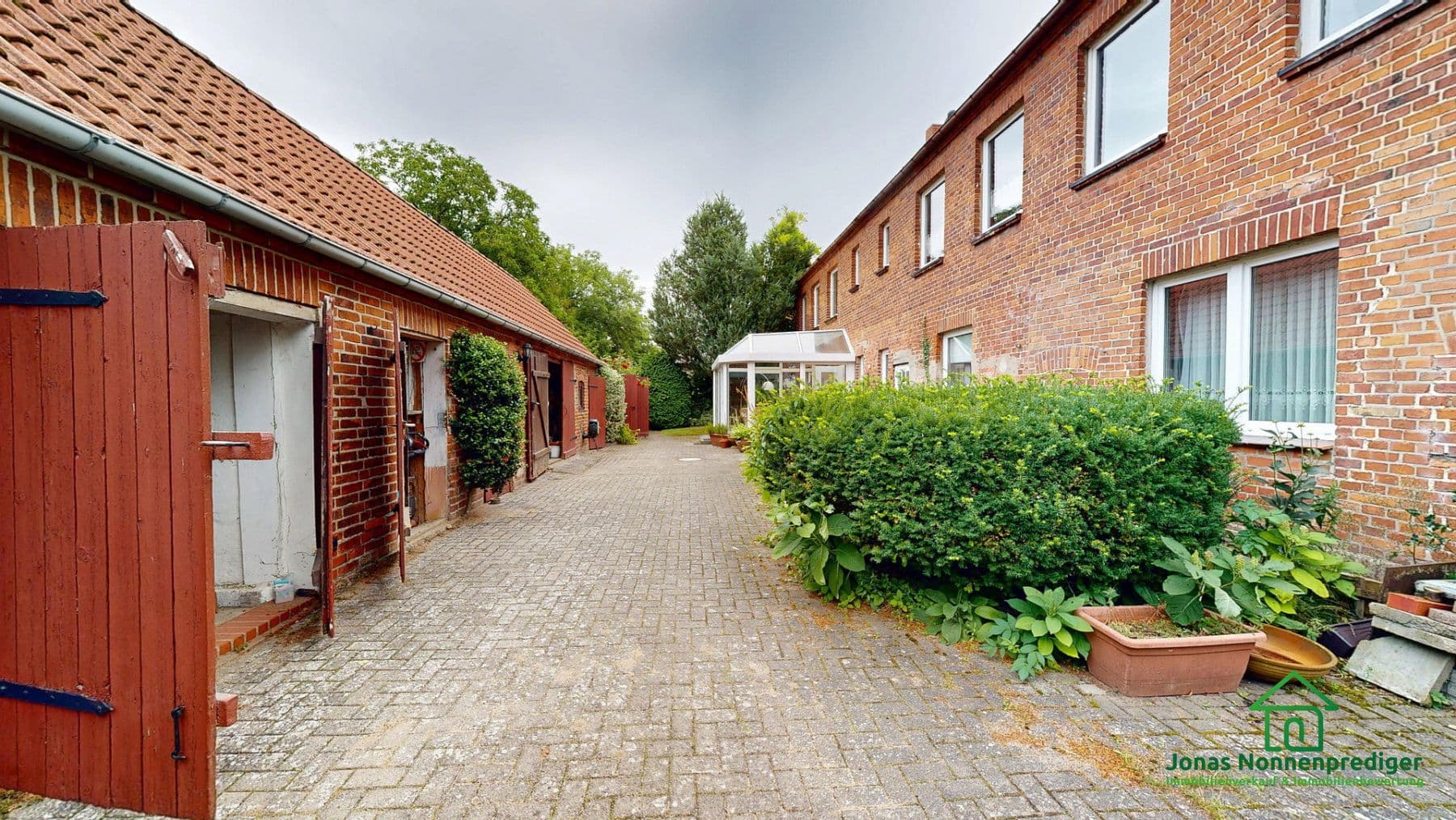 house for sale, 296 m², Gadebuscher Straße 136, Schwerin, Mecklenburg-Vorpommern house for sale, 296 m², Gadebuscher Straße 136, Schwerin, Mecklenburg-Vorpommern