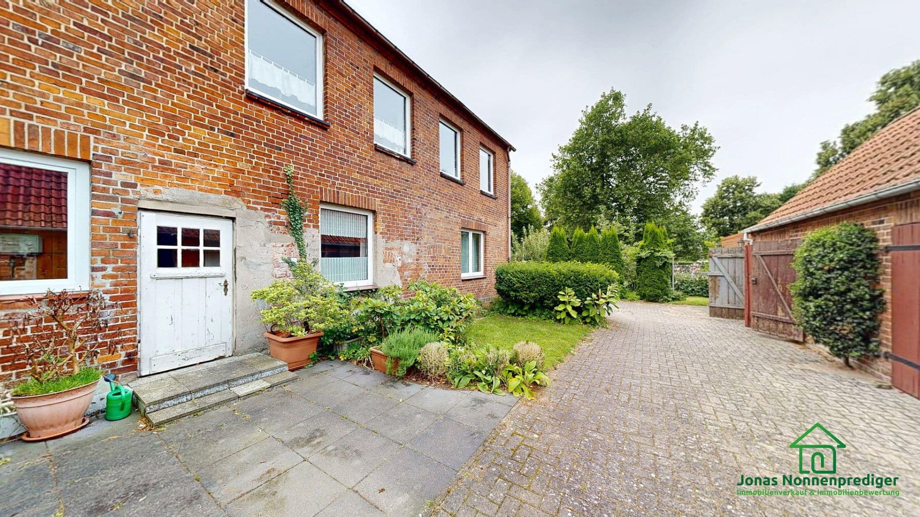 house for sale, 296 m², Gadebuscher Straße 136, Schwerin, Mecklenburg-Vorpommern house for sale, 296 m², Gadebuscher Straße 136, Schwerin, Mecklenburg-Vorpommern
