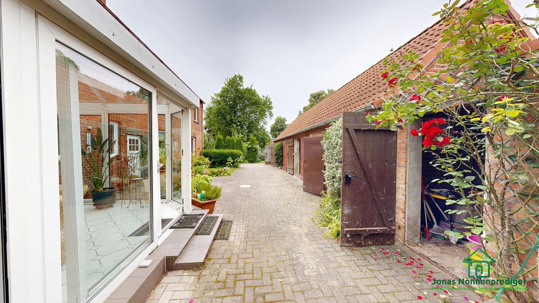 house for sale, 296 m², Gadebuscher Straße 136, Schwerin, Mecklenburg-Vorpommern house for sale, 296 m², Gadebuscher Straße 136, Schwerin, Mecklenburg-Vorpommern