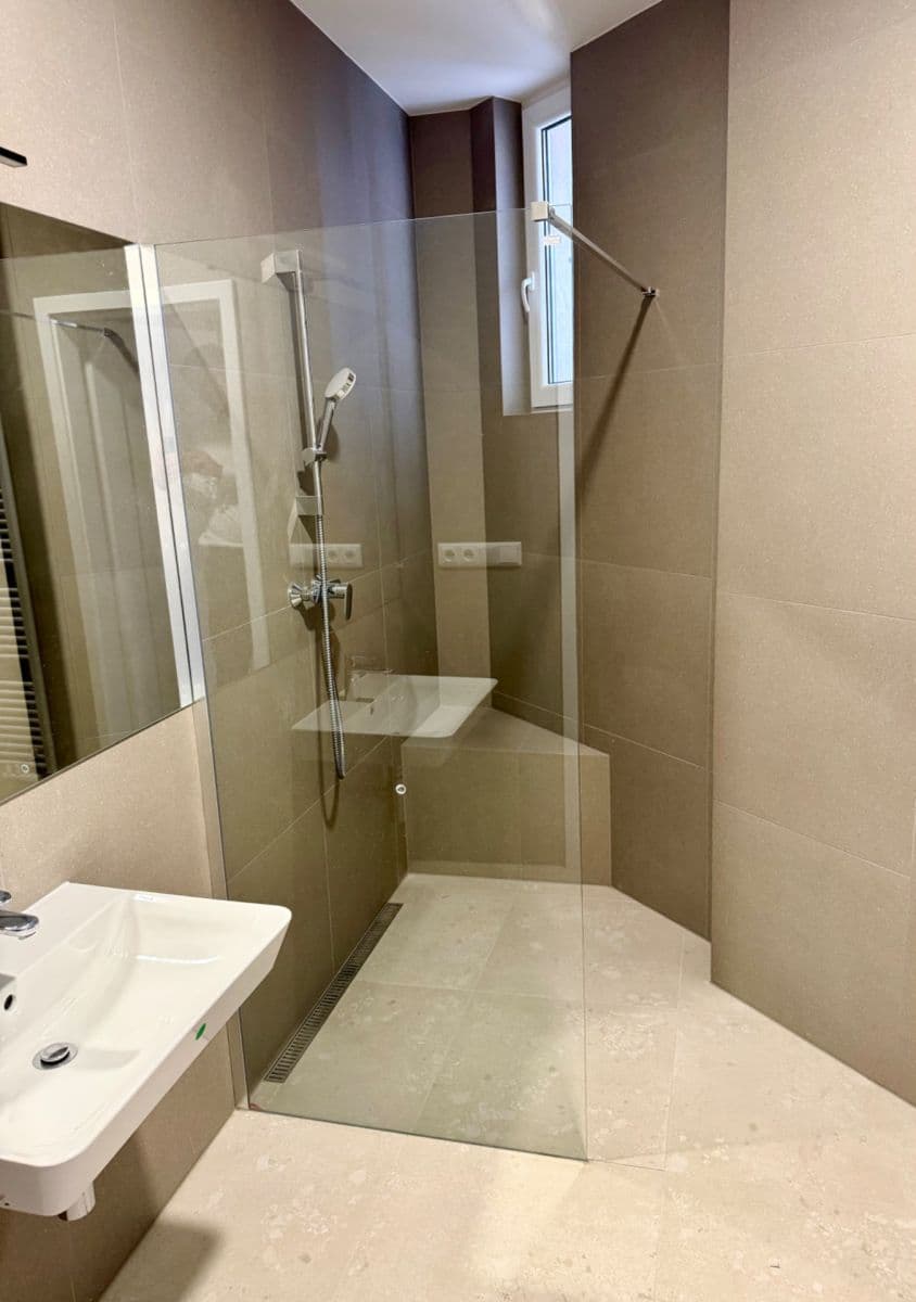 1 bedroom with open-plan kitchen flat to rent, 55 m², Jeseniova, Prague, Prague 1 bedroom with open-plan kitchen flat to rent, 55 m², Jeseniova, Prague, Prague