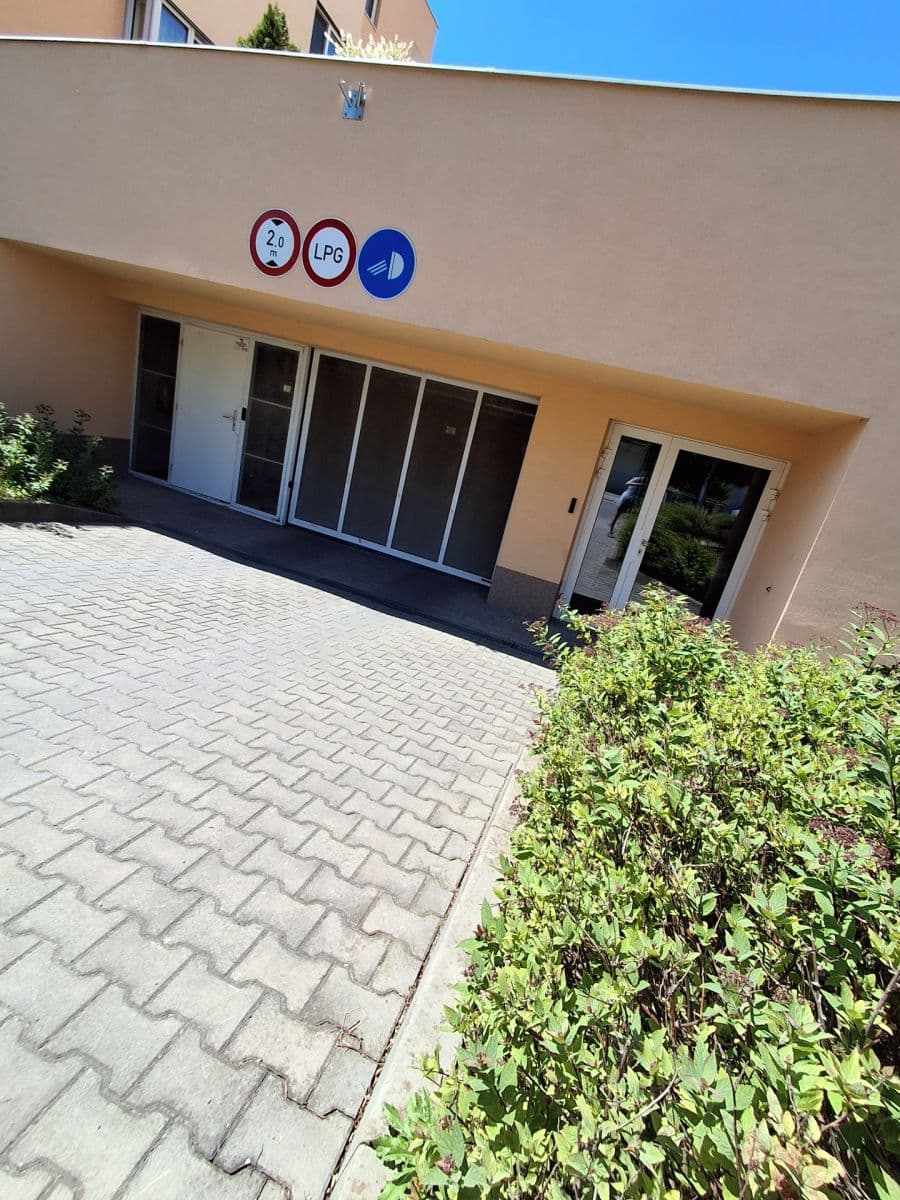garage to rent, 24 m², Brno, Jihomoravský Region garage to rent, 24 m², Brno, Jihomoravský Region