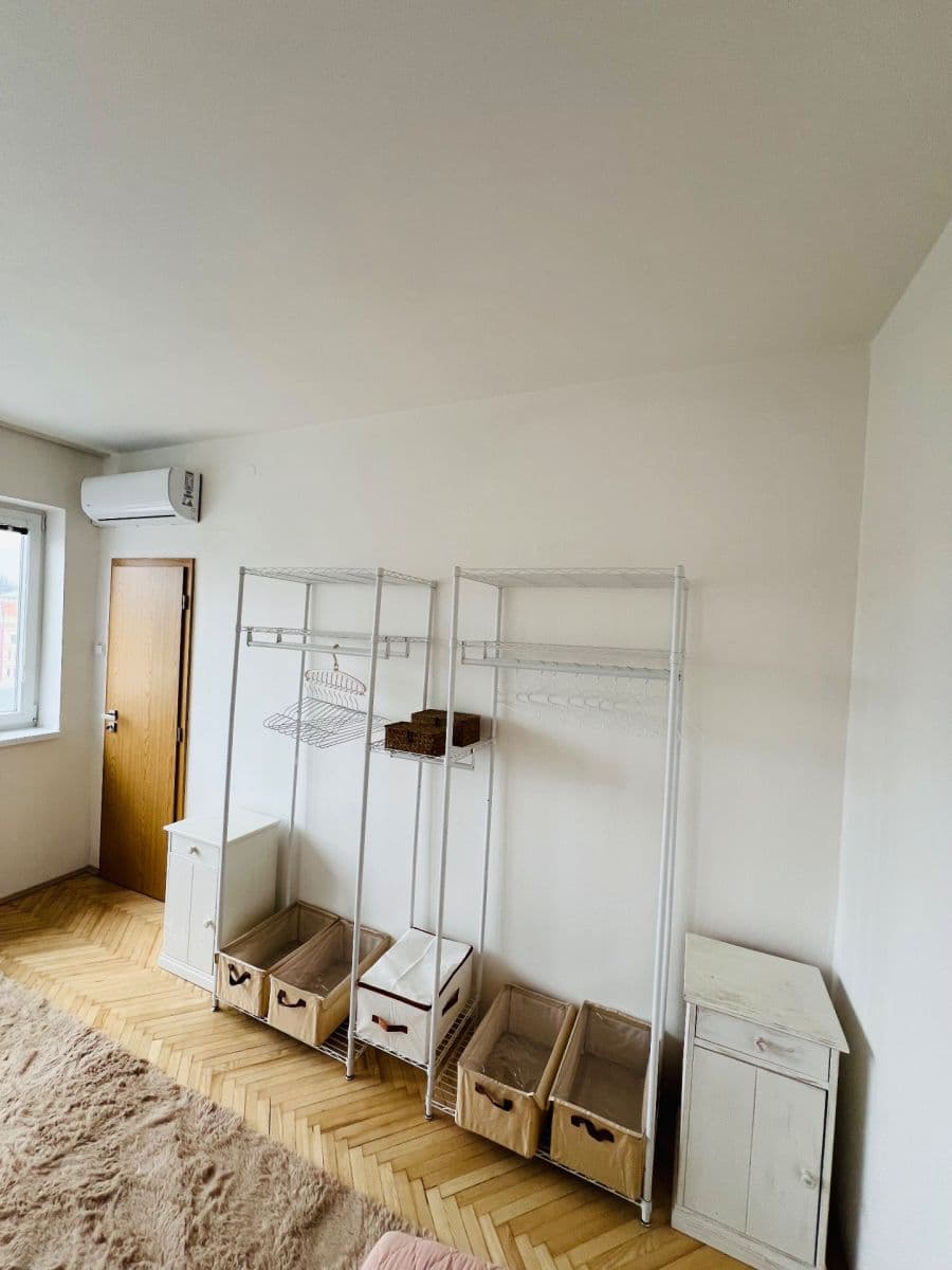 1 bedroom with open-plan kitchen flat to rent, 15 m², Ke Štvanici, Prague, Prague 1 bedroom with open-plan kitchen flat to rent, 15 m², Ke Štvanici, Prague, Prague