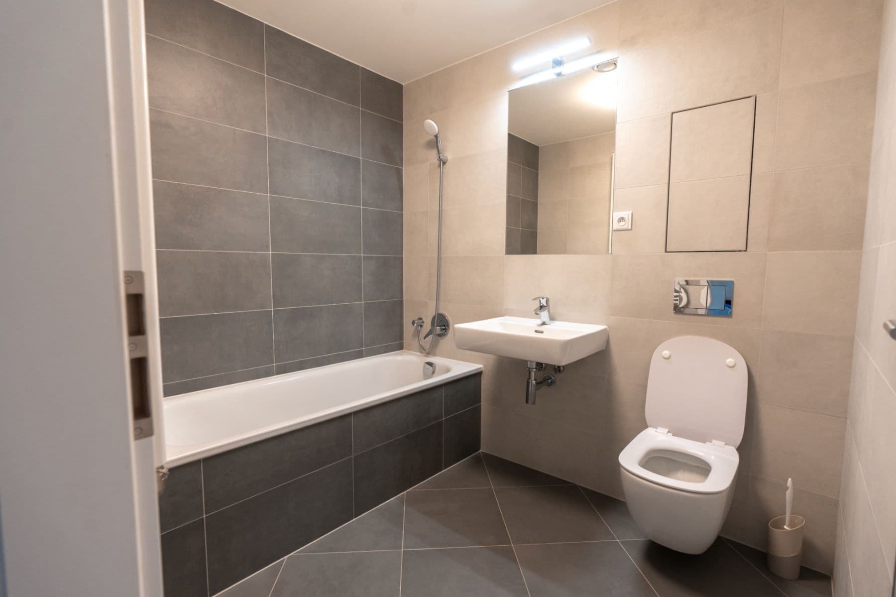 1 bedroom with open-plan kitchen flat to rent, 52 m², Jankovcova, Prague, Prague 1 bedroom with open-plan kitchen flat to rent, 52 m², Jankovcova, Prague, Prague