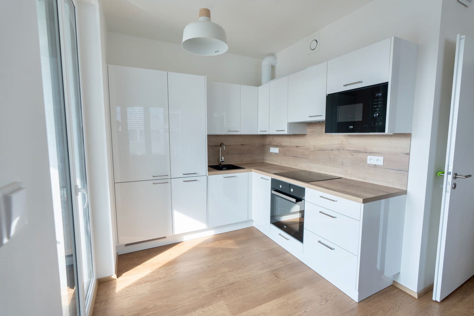 1 bedroom with open-plan kitchen flat to rent, 52 m², Jankovcova, Prague, Prague 1 bedroom with open-plan kitchen flat to rent, 52 m², Jankovcova, Prague, Prague
