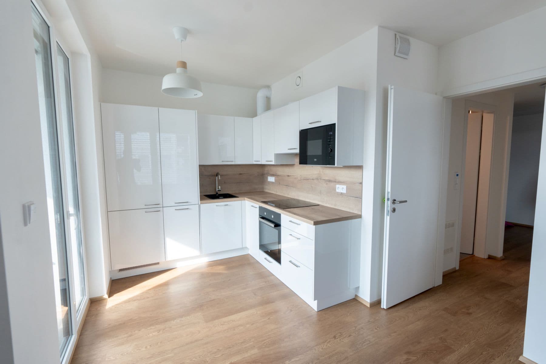 1 bedroom with open-plan kitchen flat to rent, 52 m², Jankovcova, Prague, Prague 1 bedroom with open-plan kitchen flat to rent, 52 m², Jankovcova, Prague, Prague