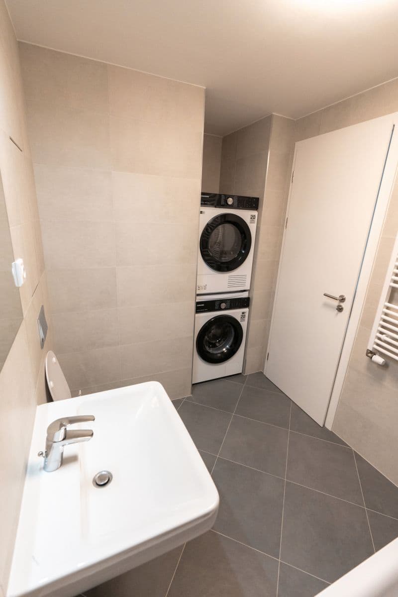 1 bedroom with open-plan kitchen flat to rent, 52 m², Jankovcova, Prague, Prague 1 bedroom with open-plan kitchen flat to rent, 52 m², Jankovcova, Prague, Prague