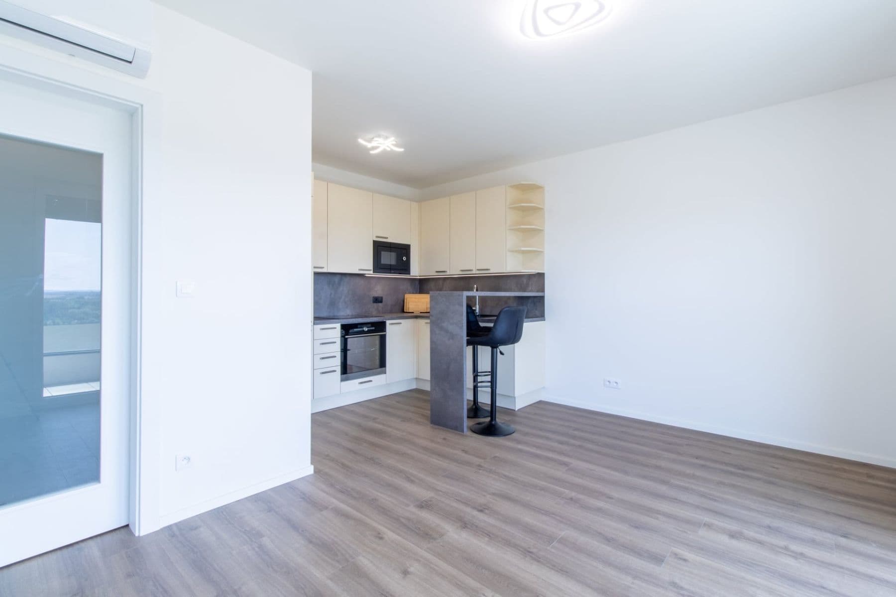 1 bedroom with open-plan kitchen flat to rent, 37 m², Arnošta Valenty, Prague, Prague 1 bedroom with open-plan kitchen flat to rent, 37 m², Arnošta Valenty, Prague, Prague