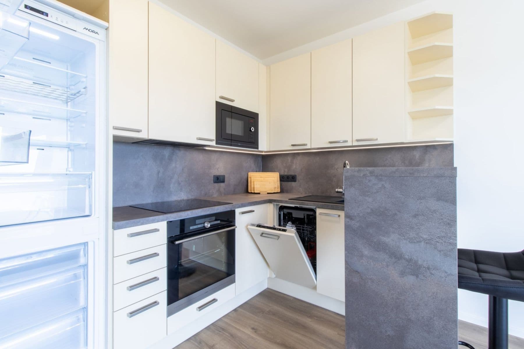 1 bedroom with open-plan kitchen flat to rent, 37 m², Arnošta Valenty, Prague, Prague 1 bedroom with open-plan kitchen flat to rent, 37 m², Arnošta Valenty, Prague, Prague